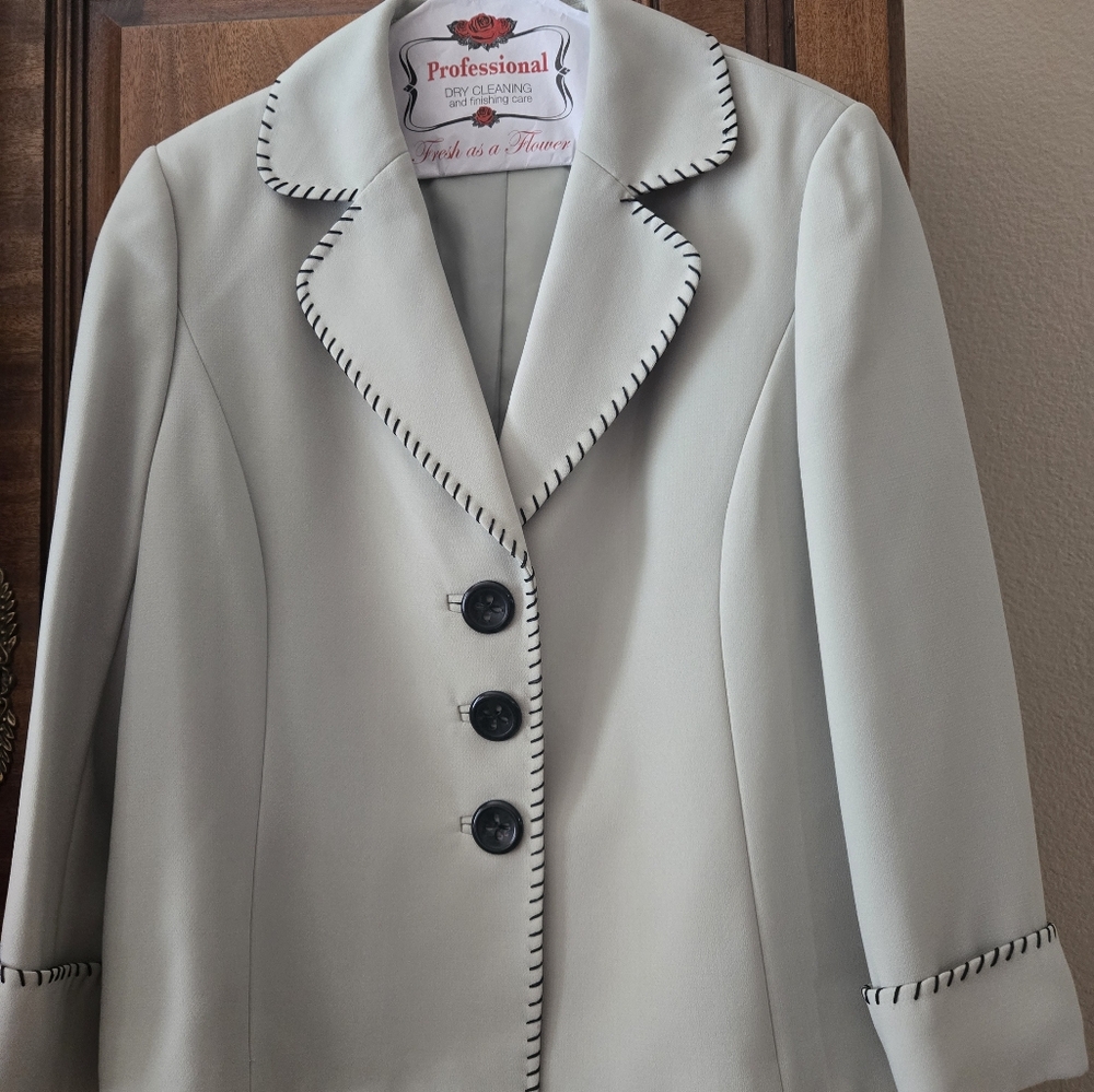 Women's Tahari Blazer 12